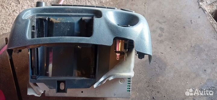 Переднее правое стекло Тоёта vitz