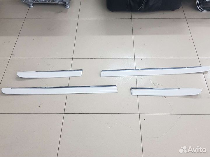 Молдинги toyota 200