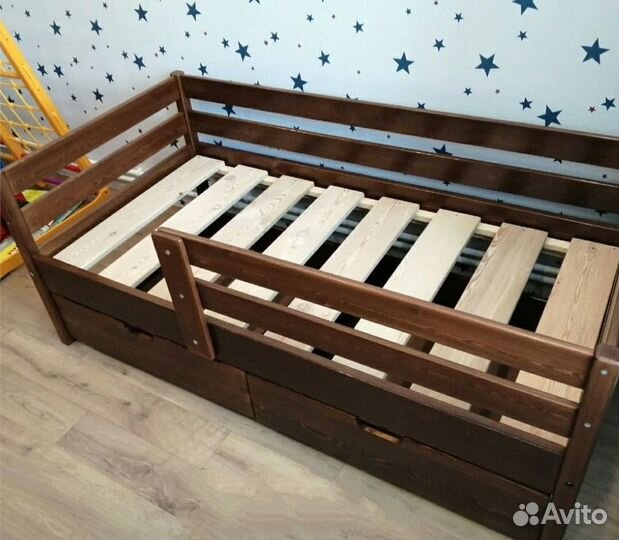 Детская кровать с бортом