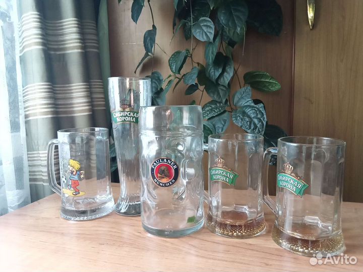 Пивные кружки и бокал