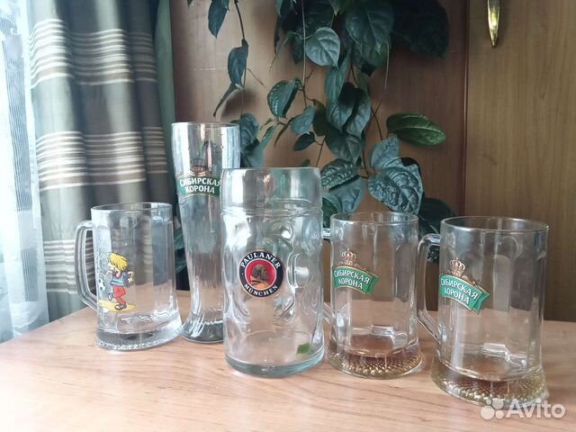 Пивные кружки и бокал