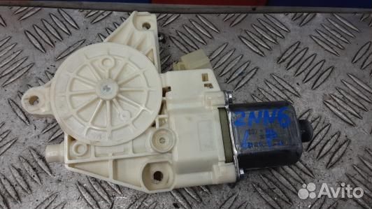 Моторчик стеклоподъемника переднего левого mercede