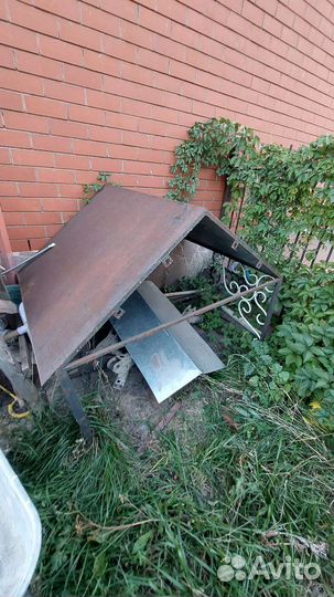 Козырек над дверью крыльцом