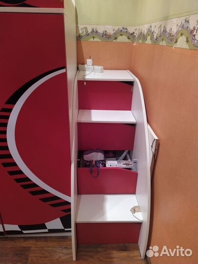 Стенка детская с рабочим местом и кроватью