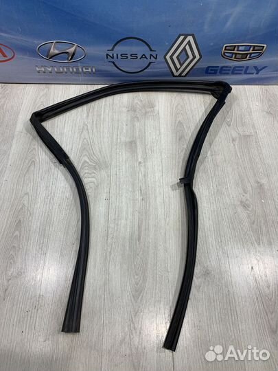 Уплотнитель перед проема стекла двери Nissan pathf