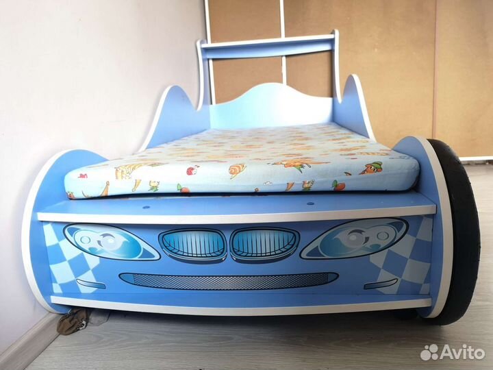 Детская кровать машинка