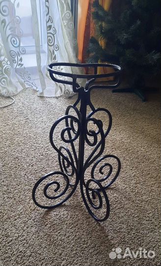 Кованная подставка для цветов