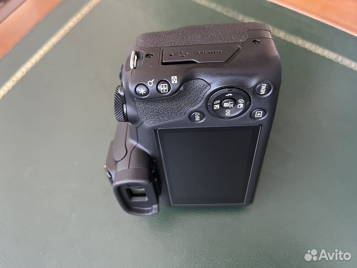 Беззеркальный фотоаппарат Canon R100 body