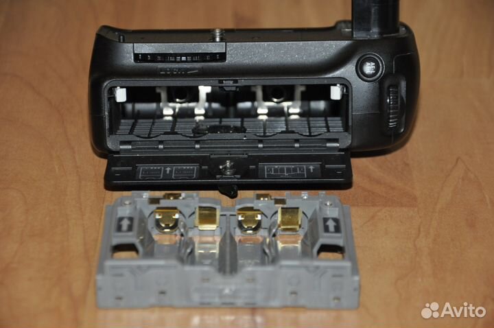 Батарейный блок Nikon MB-D80 (оригинал)