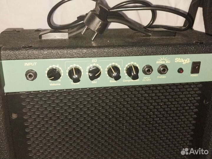 Басовый комбоусилитель