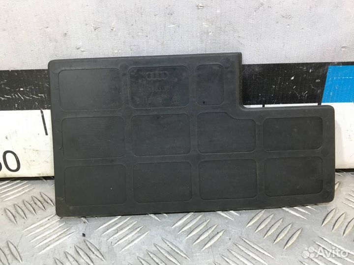 Б/У Коврик для вещевого отделения#001