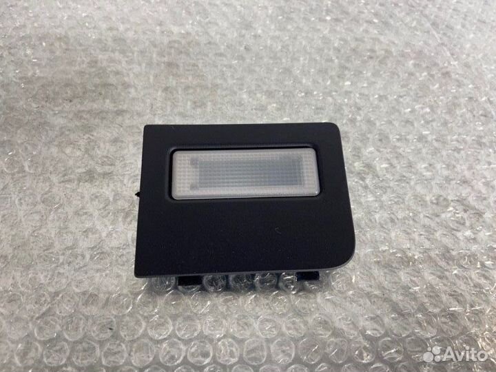 Щиток плафона подсветки багажника задний правый
