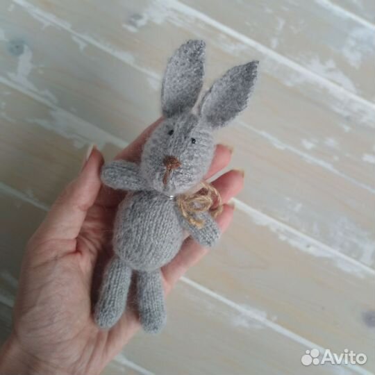 Игрушки вязаные зайчики