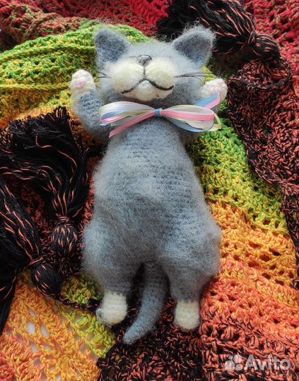 Спящий котенок