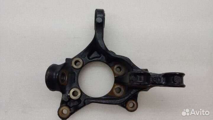 Кулак поворотный передний левый Toyota Camry XV70