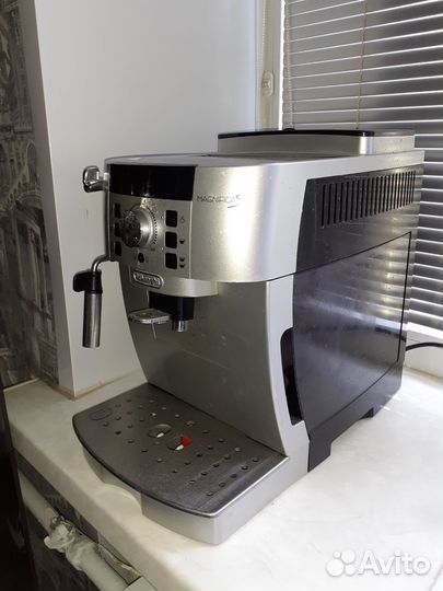 Кофемашина delonghi magnifica s