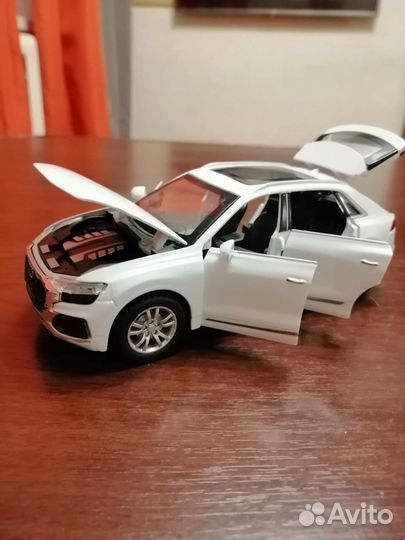 Модель автомобиля Audi Q8
