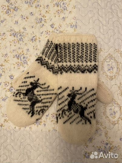 Варежки вязаные с рисунком