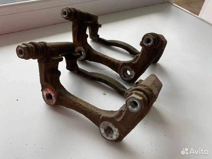 Скобы суппорта переднего Renault Duter