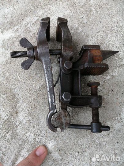 Тиски наковальня настольная часовая СССР