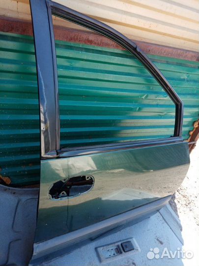 Дверь передняя правая Dodge Caravan grand 3.3 1997