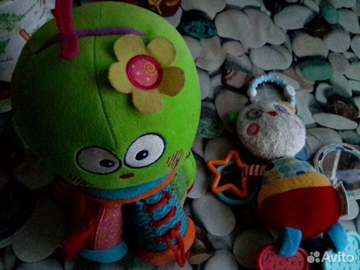 Развивающие игрушки для малышей, на кроватку или к