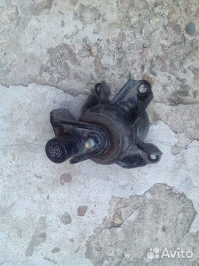 Опора двигателя левая Kia Rio