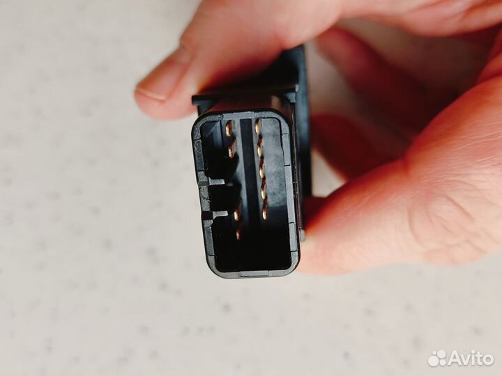 Кнопка аварийной сигнализации Toyota Avensis 2