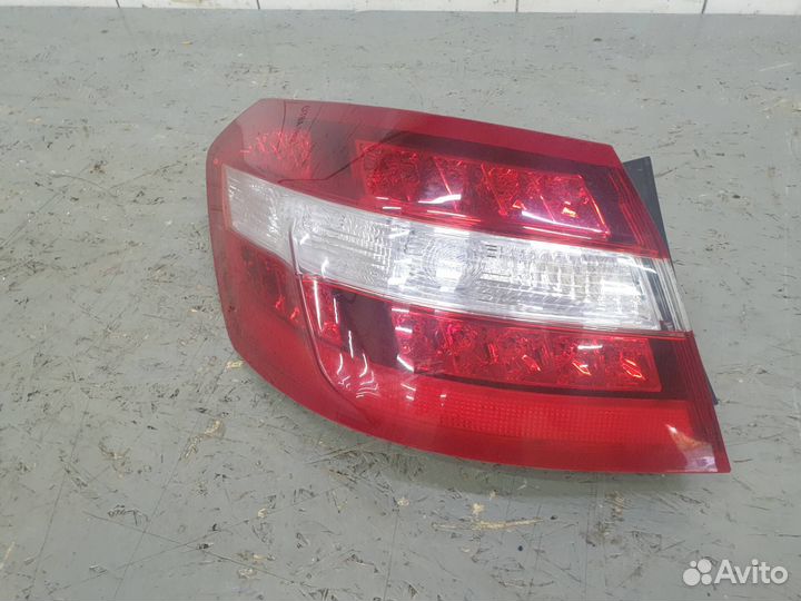 Фонарь внешний левый Mercedes W212 E