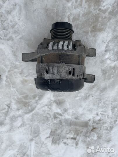 Гениратор на Toyota Corolla E-180