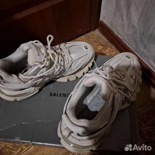 Balenciaga track
