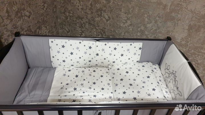 Детская кроватка с продольным маятником