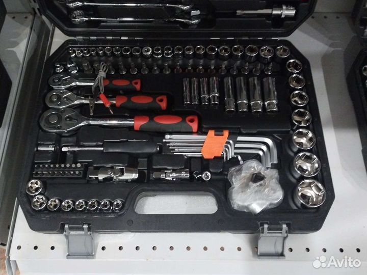 Набор инструментов для автомобиля