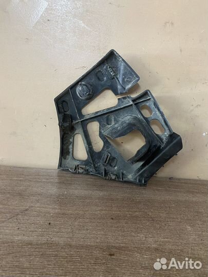 Кронштейн переднего бампера правый Peugeot 207