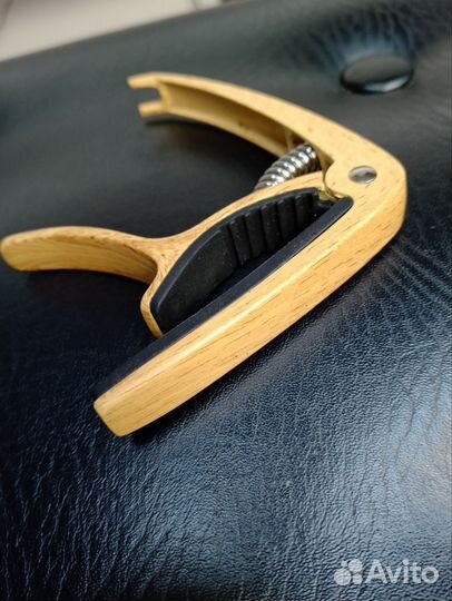 Каподастр для акустической гитары dekko FC-76 WD