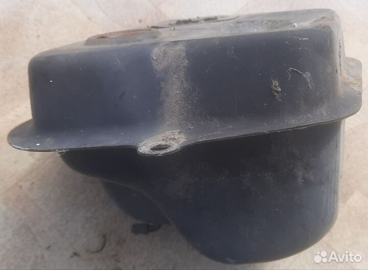 Бензобак от скутера