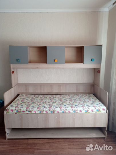 Кровать-стол трансформер