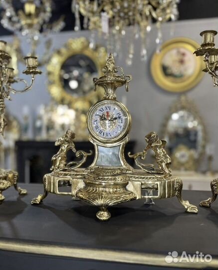 Бронзовые каминные часы и канделябры