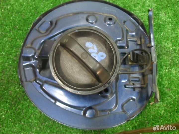 Лючок топливного бака Toyota Corolla Verso R1 2004