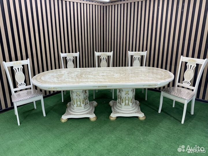 Стол и стулья