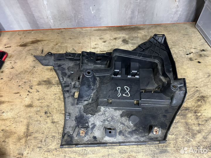 Кронштейн заднего бампера правый BMW F10