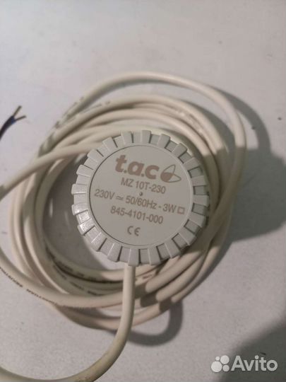 Узел с приводом для фанкойлов