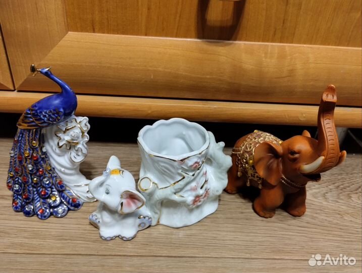 Отдам статуэтки фарфор павлин