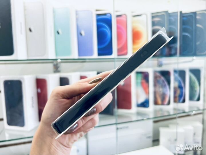 Чехол на iPhone 14, черный