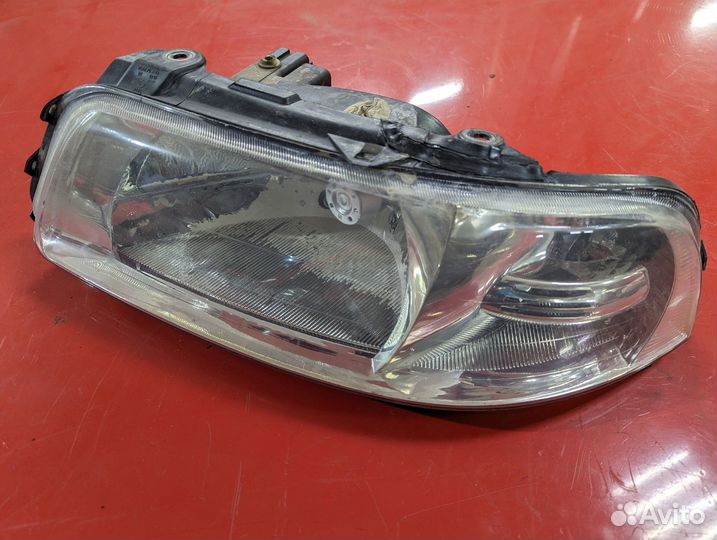 Фара левая Volkswagen Pointer