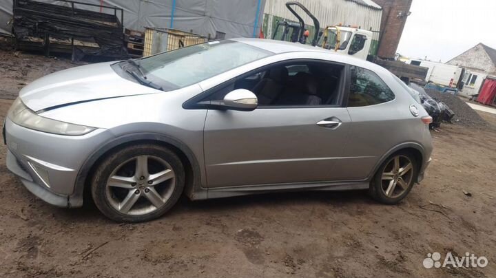 Разбирается на запчасти Хонда civic 5 D 2007 год