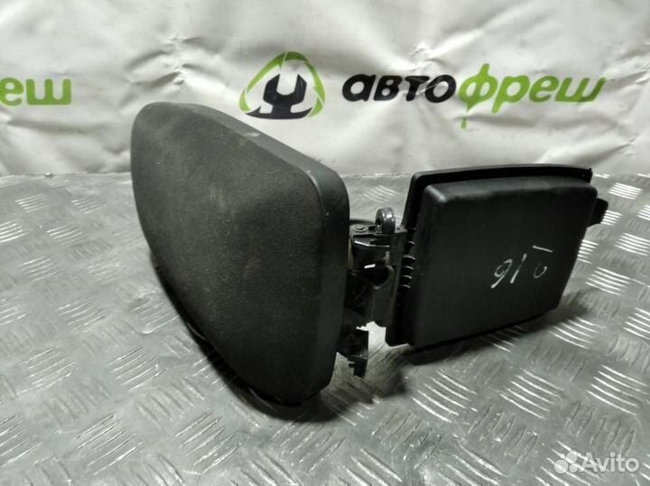 Подлокотник Toyota Corolla e180