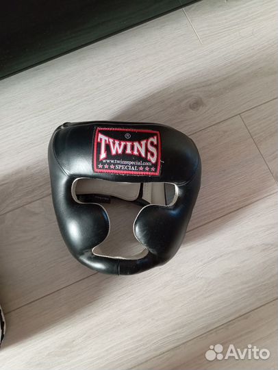 Перчатки, шлем, лапы