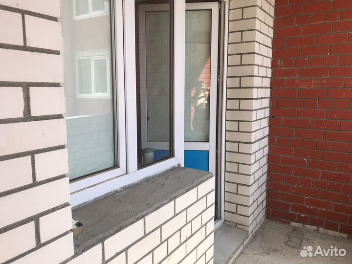 Балконная дверь с окном