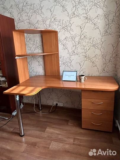 Компьютерный письменный стол